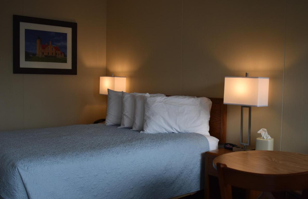 Lighthouse View Motel Mackinaw Stadt Zimmer foto